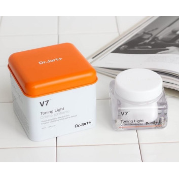 Kem Dưỡng Hỗ Trợ Làm Trắng Da, Giảm Thâm Mụn Dr.Jart+ V7 Toning Light | Da mặt