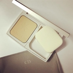 Phấn nền Diorsnow compact white reveal pure & perfect 